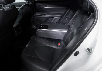 Подержанный автомобиль Toyota Camry Sedan 2019 года (10 фото)