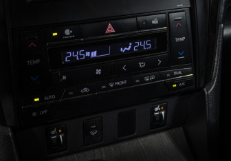 Подержанный автомобиль Toyota Camry Sedan 2015 года (15 фото)