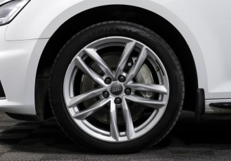 Подержанный автомобиль Audi A4 Sedan 2019 года (24 фото)
