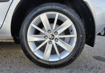 Подержанный автомобиль Skoda Fabia Hatchback 2014 года (19 фото)