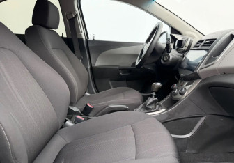 Подержанный автомобиль Chevrolet Aveo Sedan 2012 года (10 фото)