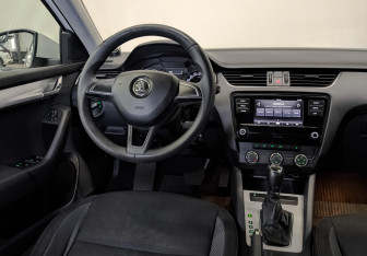 Подержанный автомобиль Skoda Octavia Liftback 2018 года (26 фото)