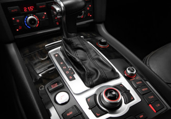 Подержанный автомобиль Audi Q7 2013 года (18 фото)