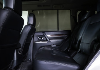 Подержанный автомобиль Mitsubishi Pajero 2021 года (12 фото)