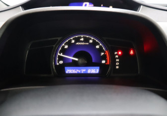 Подержанный автомобиль Honda Civic Sedan 2008 года (16 фото)