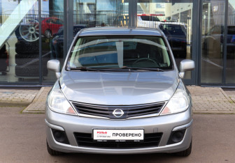 Подержанный автомобиль Nissan Tiida Hatchback 2013 года (2 фото)