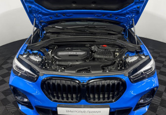 Подержанный автомобиль BMW X1 2021 года (10 фото)