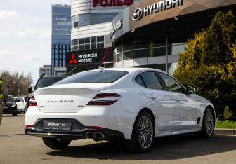 Подержанный автомобиль Genesis G70 2021 года (4 фото)