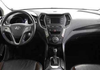 Подержанный автомобиль Hyundai Santa Fe 2016 года (8 фото)