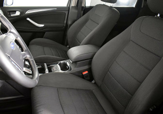 Подержанный автомобиль Ford S-MAX 2014 года (8 фото)