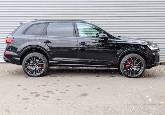 Подержанный автомобиль Audi Q7 2024 года (4 фото)