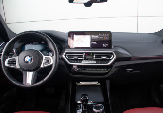 Подержанный автомобиль BMW X3 2022 года (11 фото)