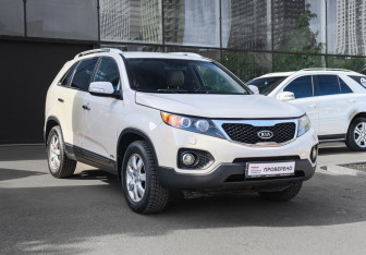Подержанный автомобиль Kia Sorento 2011 года (3 фото)