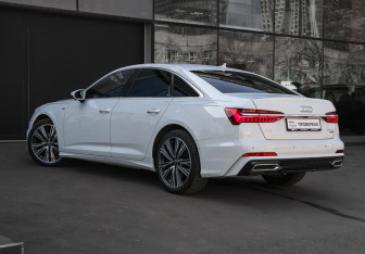 Подержанный автомобиль Audi A6 Sedan 2020 года (7 фото)