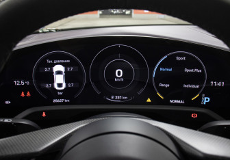 Подержанный автомобиль Porsche Taycan 2021 года (13 фото)