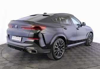 Подержанный автомобиль BMW X6 2025 года (5 фото)