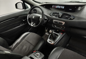 Подержанный автомобиль Renault Scenic 2016 года (10 фото)