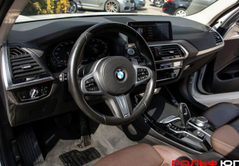 Подержанный автомобиль BMW X3 2020 года (18 фото)