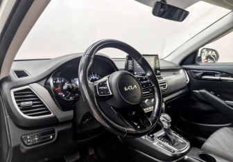 Подержанный автомобиль Kia Seltos 2022 года (17 фото)