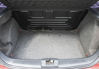 Подержанный автомобиль Skoda Fabia Hatchback 2005 года (9 фото)