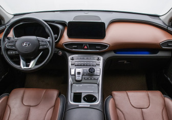 Подержанный автомобиль Hyundai Santa Fe 2023 года (13 фото)