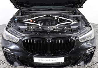 Подержанный автомобиль BMW X5 2019 года (10 фото)