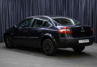 Подержанный автомобиль Renault Megane Sedan 2005 года (7 фото)