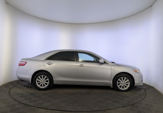 Подержанный автомобиль Toyota Camry Sedan 2011 года (4 фото)