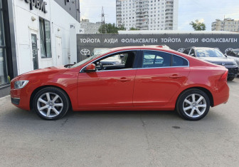 Подержанный автомобиль Volvo S60 2017 года (8 фото)
