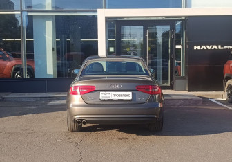 Подержанный автомобиль Audi A4 Sedan 2014 года (6 фото)