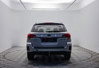 Подержанный автомобиль Subaru Outback Wagon 2012 года (6 фото)