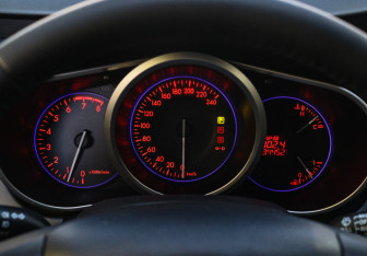 Подержанный автомобиль Mazda CX-7 2010 года (15 фото)