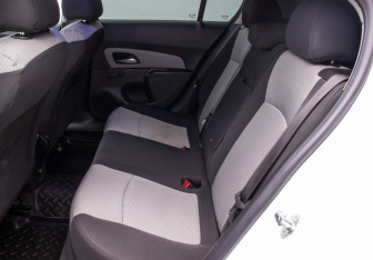 Подержанный автомобиль Chevrolet Cruze Hatchback 2013 года (11 фото)