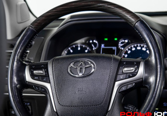 Подержанный автомобиль Toyota Land Cruiser Prado 2017 года (14 фото)