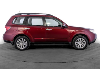 Подержанный автомобиль Subaru Forester Suv 2012 года (4 фото)
