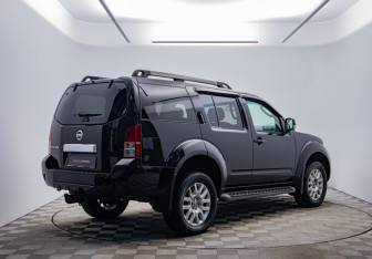 Подержанный автомобиль Nissan Pathfinder 2010 года (5 фото)