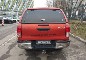 Подержанный автомобиль Toyota Hilux 2015 года (7 фото)