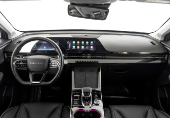 Подержанный автомобиль Omoda C5 2023 года (14 фото)