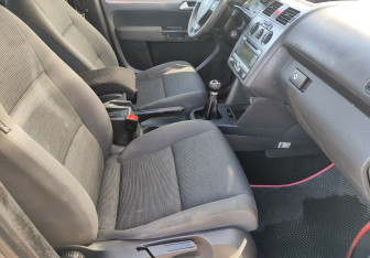 Подержанный автомобиль Volkswagen Touran 2008 года (9 фото)