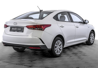 Подержанный автомобиль Hyundai Solaris Sedan 2021 года (5 фото)