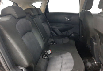 Подержанный автомобиль Nissan Qashqai 2013 года (11 фото)