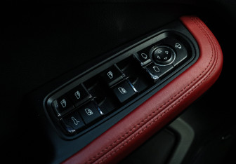Подержанный автомобиль Porsche Macan 2015 года (27 фото)
