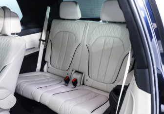 Подержанный автомобиль BMW X7 2019 года (11 фото)