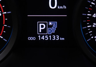 Подержанный автомобиль Toyota Land Cruiser Suv 2012 года (10 фото)