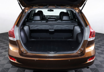 Подержанный автомобиль Toyota Venza 2014 года (10 фото)