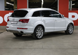 Подержанный автомобиль Audi Q7 2014 года (5 фото)