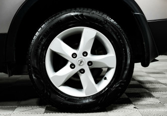 Подержанный автомобиль Nissan Qashqai 2012 года (8 фото)