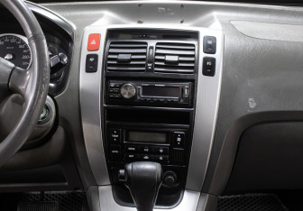 Подержанный автомобиль Hyundai Tucson 2005 года (15 фото)