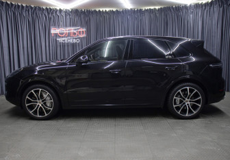 Подержанный автомобиль Porsche Cayenne 2018 года (8 фото)