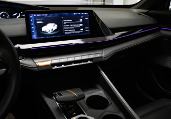 Подержанный автомобиль Changan UNI-V 2023 года (21 фото)